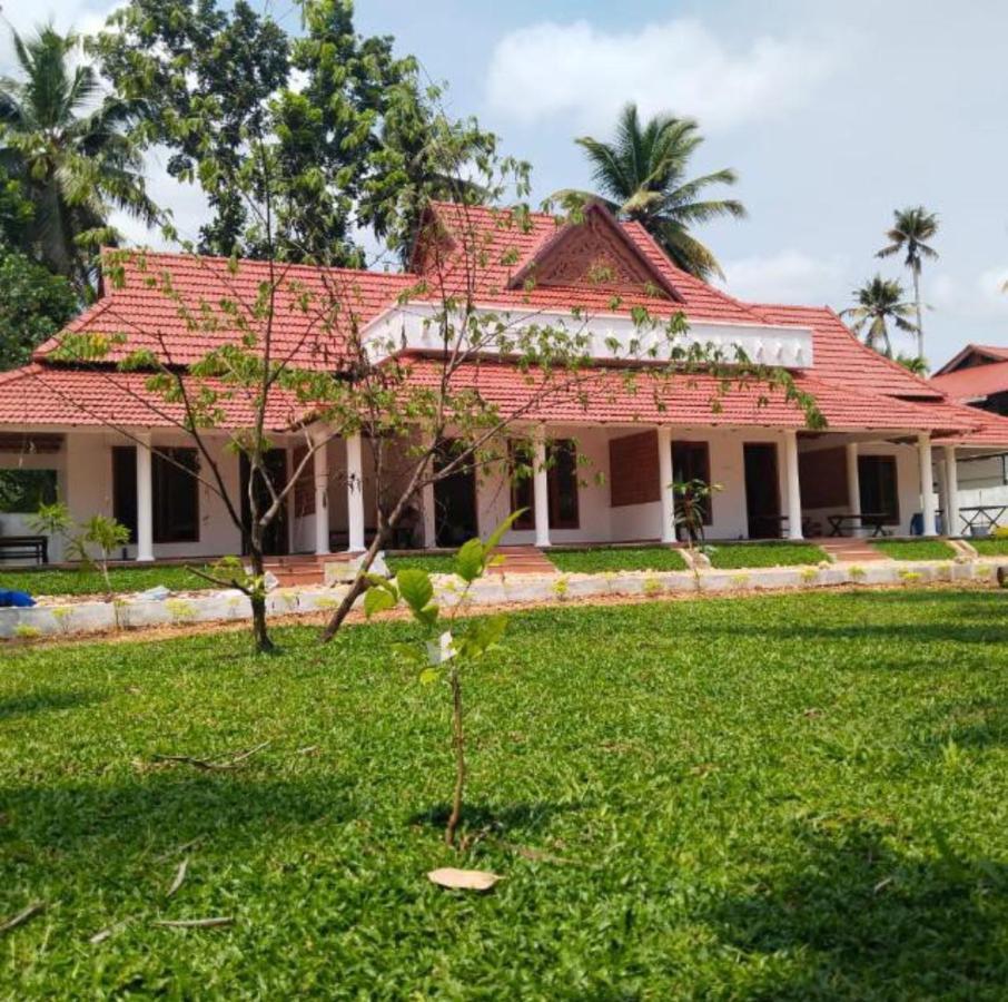 The Royal Island Hotel Mundrothuruth ภายนอก รูปภาพ