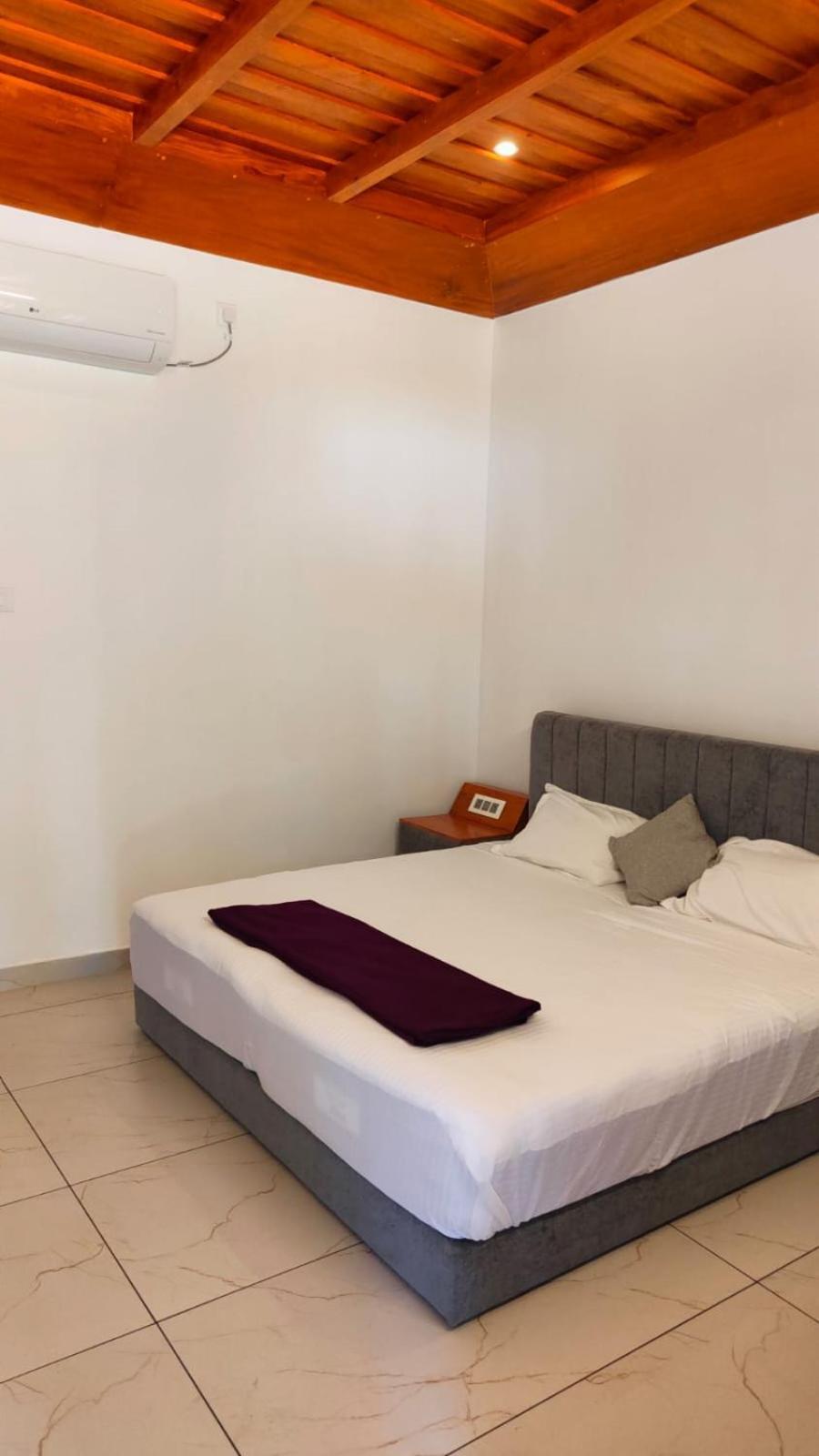 The Royal Island Hotel Mundrothuruth ภายนอก รูปภาพ