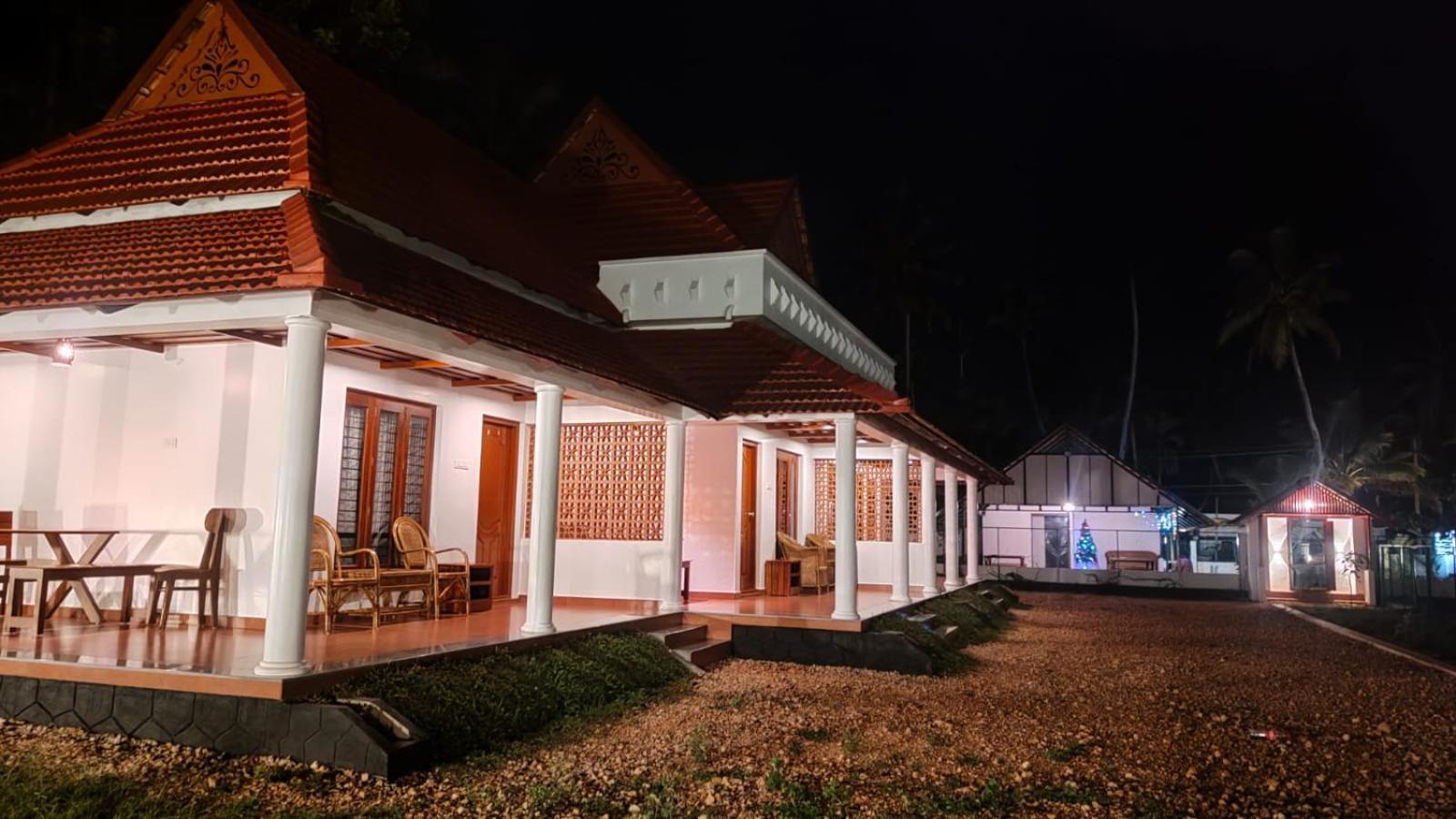 The Royal Island Hotel Mundrothuruth ภายนอก รูปภาพ
